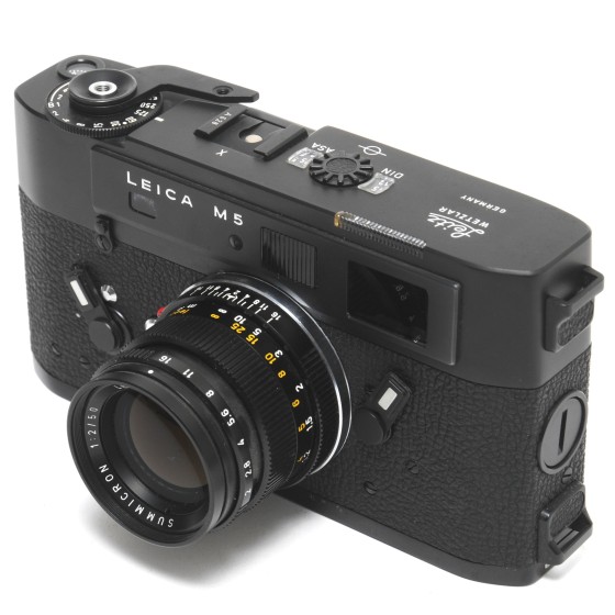 leica-m5-with-lens-display- 